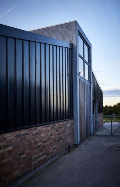 Elegant beklædning af tag og facade, Nibevej 225, Frejlev, Aalborg,